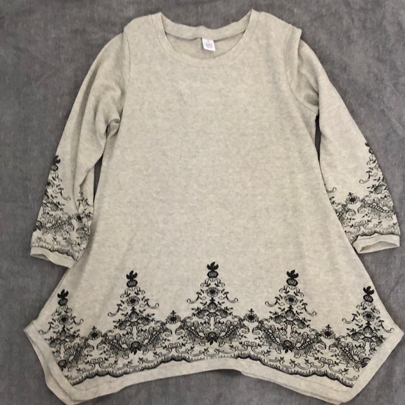 Sweaters - Grey 3/4 length sweater with black design